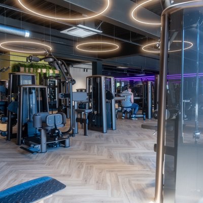 Level 7 Fitness Oberkirch - Blick auf die Kraftgeräte.